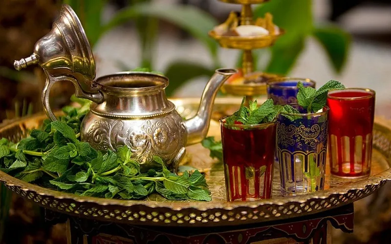 Histoire du thé à la menthe : tout savoir sur cette tradition marocaine -  KAWA