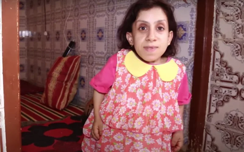 La Plus Petite Femme Du Monde Une Marocaine De 60 Cm Veut Integrer Le Guinness Video La Plus Petite Femme Du Monde Une Marocaine De 60 Cm Veut Integrer Le Guinness Video