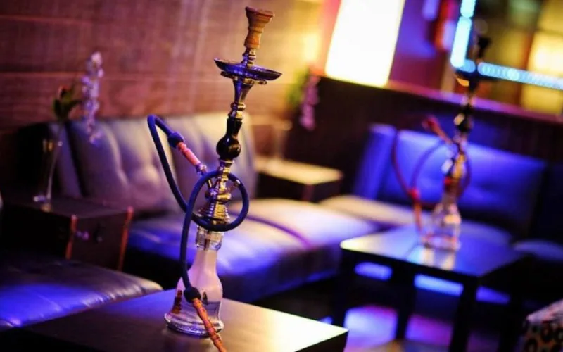Marrakech fait la chasse aux cafés à chicha