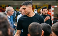 Achraf Hakimi fait une surprise à des orphelins