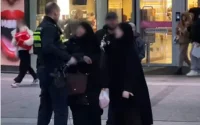 Pays-Bas : un policier filmé en train de frapper une jeune femme musulmane