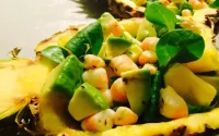 Salade d'avocats et d'ananas