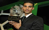 Mbark Boussoufa, footballeur professionnel de l'année
