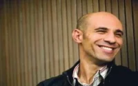 Abdelkader Benali reçoit le E. du Perronprijs