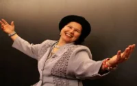 Tata Milouda, star du slam à 60 ans