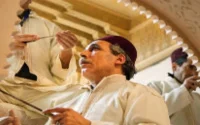 Des artisans marocains rénovent le pavillon islamique du musée de New York