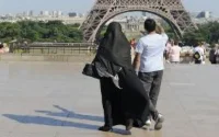 La loi sur le port du voile intégral en France, entre en vigueur le 11 avril
