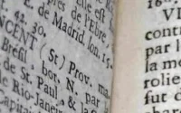 La constitution a été écrite en français puis traduite en arabe
