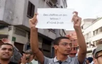 Des milliers de personnes manifestent contre la constitution