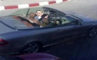 Mohammed VI à Khouribga en décapotable