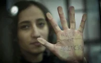 La militante Greenpeace Faiza Oulahsen libérée sous caution (Màj)