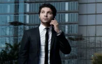 L'acteur marocain Anas El Baz suscite la polémique en se baladant nu lors d'un tournage