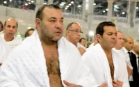 Photos du Roi Mohammed VI effectuant la Omra en famille