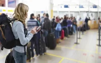 Ebola : le Maroc distribue gratuitement plus de 800 portables aux voyageurs