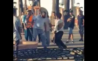 Maroc : un barbu agresse violemment un jeune pratiquant du skateboard (vidéo)