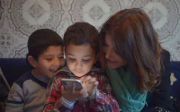 Samira Said rend visite aux orphelins de Tanger (vidéo)