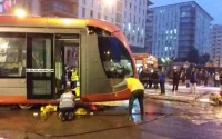 Casablanca : un camion percute violemment un tramway (photos)