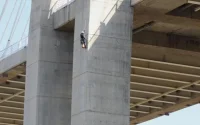 Des « ninjas » marocains pour inspecter les câbles du pont Mohammed VI