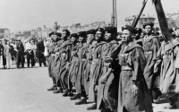 Emmanuel Macron rend hommage aux soldats africains