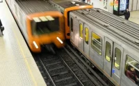 Deux femmes voilées poussées sur les rails du métro