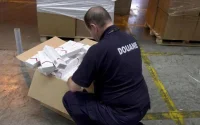 Belgique : un douanier suspendu pour publication de vidéos anti-musulmans, homophobes et complotistes
