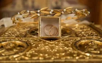 Une femme bradait les bijoux du palais royal