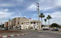 Rabat : que fait ce poteau électrique au milieu de la route ?