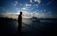 Des Marocains se mettent en danger en nageant de Sebta vers Fnideq