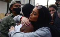 Humiliation et traumatisme pour une femme portant le foulard