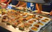 Béziers : des familles musulmanes scandalisées par la suppression des menus sans porc à la cantine