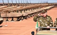 Sahara : l'armée algérienne bombe le torse à la frontière marocaine