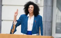 La députée Sihame El Kaouakibi suspendue pour six mois de l'Open VLD