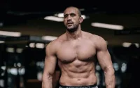 Badr Hari condamné à payer 50 000 euros