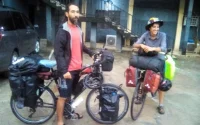 Lune de miel à vélo : un couple maroco-tunisien traverse l'Afrique