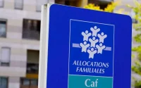 La France traque des fraudeurs d'allocations familiales grâce aux ... billets d'avion