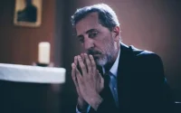 Gad Elmaleh de retour au cinéma avec « Reste un Peu »