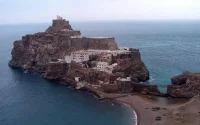« Sebta, Melilla, les îles et les rochers sont espagnols »