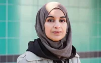 Pays-Bas : la Marocaine Kauthar Bouchallikht, première femme voilée au parlement