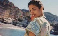 La top marocaine Malika El Maslouhi pose pour Anthropologie