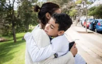 Omar, gravement malade, bloqué avec sa mère dans un centre aux Îles Canaries