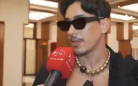 Habillé en femme, un styliste marocain fait scandale