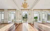 La famille royale marocaine vend deux propriétés de luxe à Paris