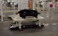 Dans son usine marocaine, Stellantis produit des robots