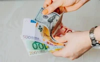 MRE : les frais de transfert d'argent dénoncés par Bank al-Maghrib