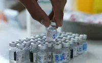 Le vaccin Pfizer produit 10 fois plus d'anticorps que Sinovac