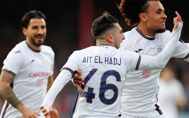 Le Belgo-marocain Anouar Aït El Hadj signe à Genk