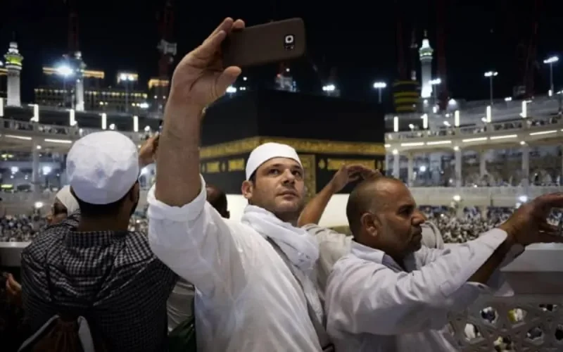 Arabie saoudite : « trop de selfies » à la Mecque, selon les autorités