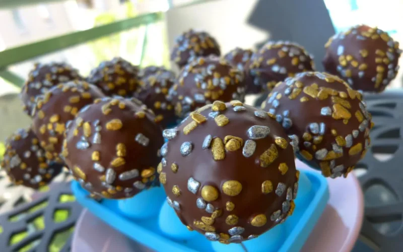 Gateaux d'arachides en caissettes de papier 