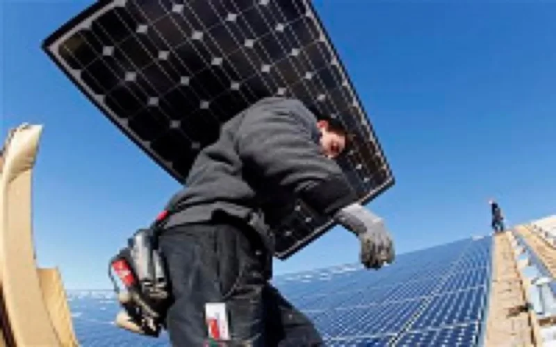 Arrestation de Marocains spécialisés dans le vol de panneaux solaires en Espagne
