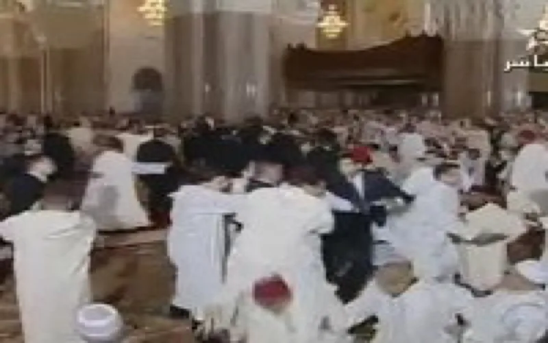 Mohammed VI approché par un inconnu à la mosquée Hassan II